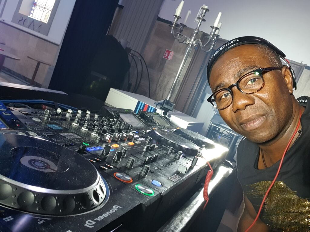 Amstrong DJ