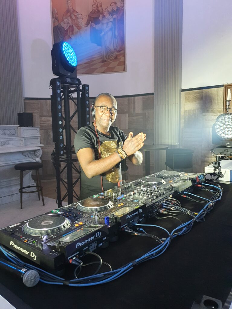 Amstrong DJ