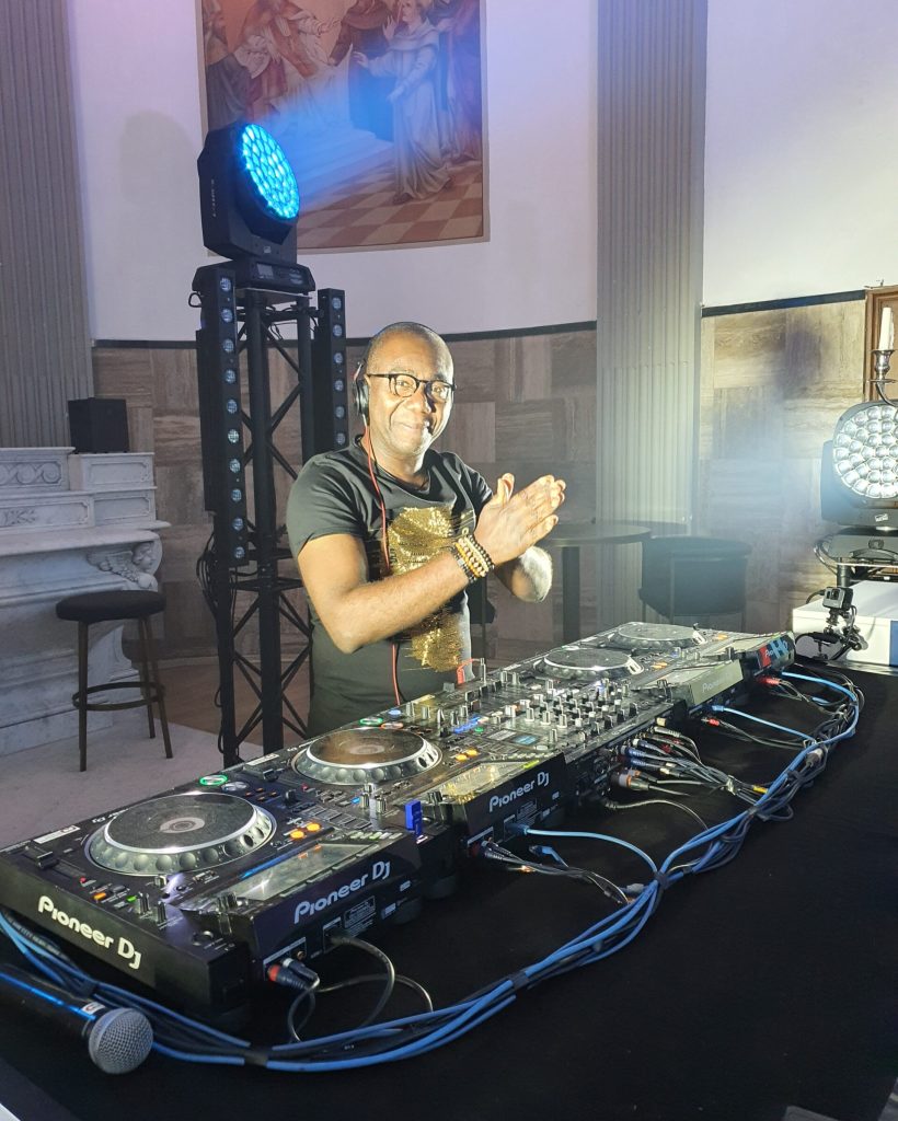 Amstrong DJ